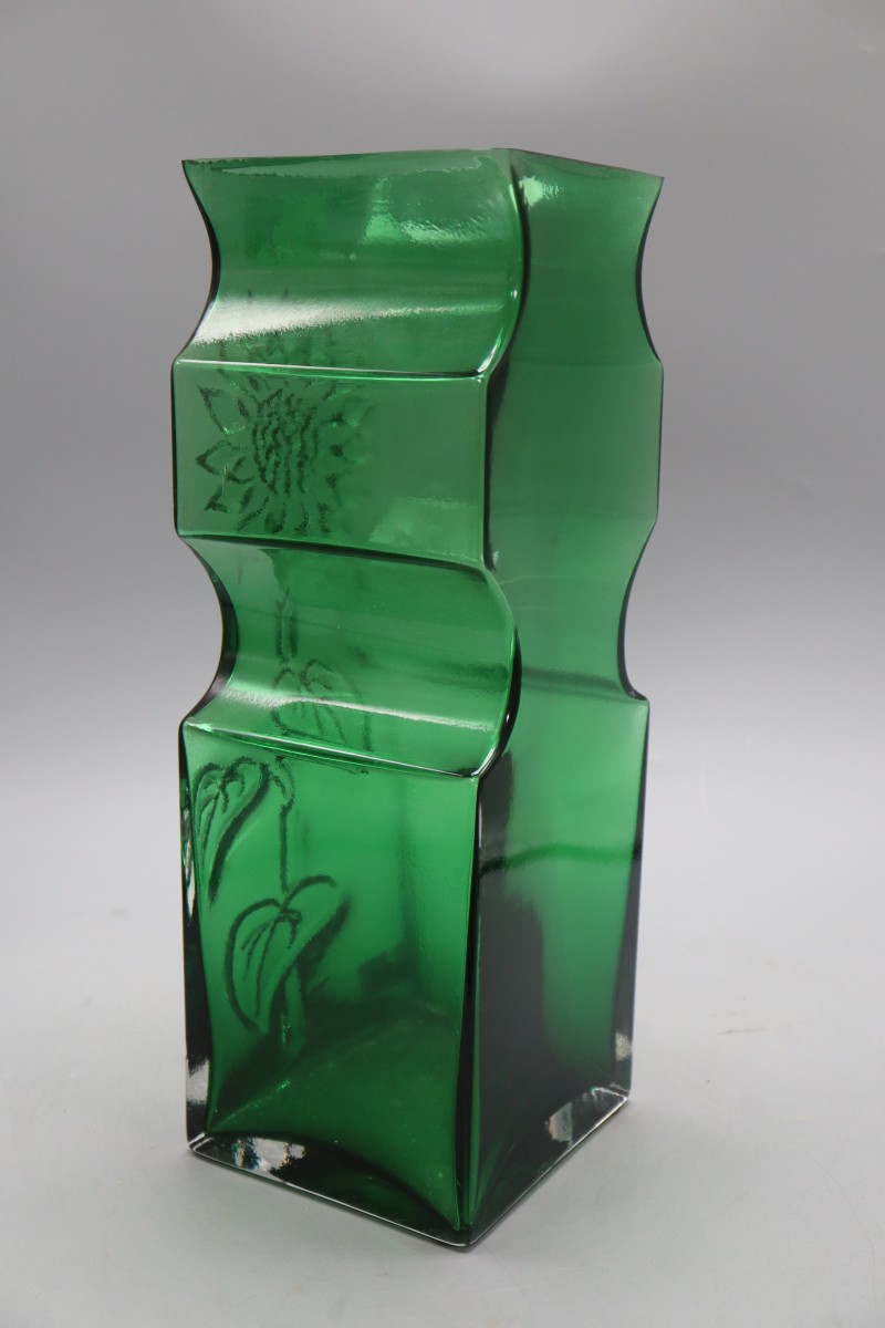 A green glass Dartington sunflower vase, height 39cm